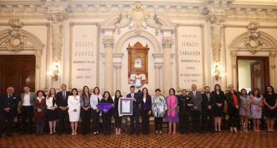 AYUNTAMIENTO DE PUEBLA RECONOCE CON PREMIO NATALIA SERDAN A OLIMPIA CORAL