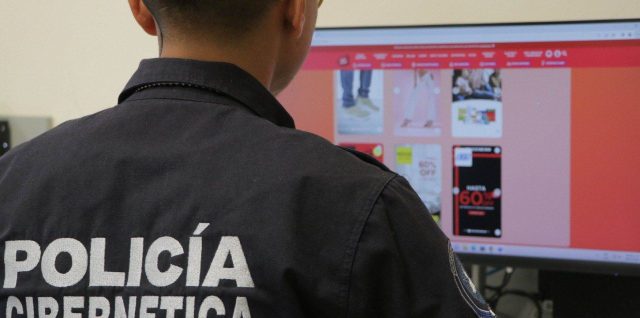 Polica cibernetica seguro y correcto del Internet puebla