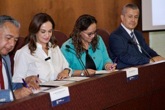 SMDIF PUEBLA Y UPAEP FIRMAN CONVENIO EN FAVOR DEL DESARROLLO PERSONAL DE LAS FAMILIAS