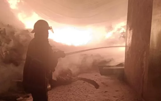 Bomberos de San Martín Texmelucan y estatales acudieron a sofocar el incendio en San Francisco Tepeyecac