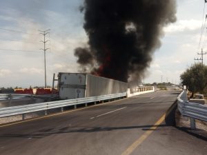 incendio trailer huejotzingo xalmimilulco