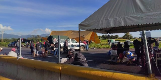 planton ejidatarios de tlahuapan autopista mexico puebla carpa