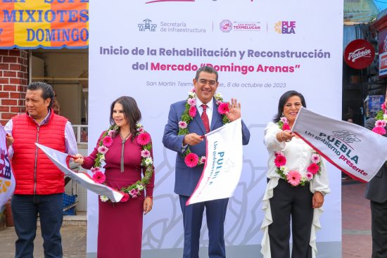 El gobernador Salomón Céspedes dio el bandera de inicio de la rehabilitación y reconstrucción del mercado Domingo arenas del municipio de San Martín Texmelucan.