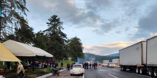 se retira el bloqueo en tlahuapan autopista mexico puebla